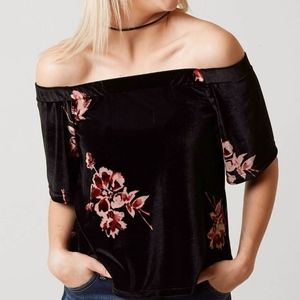 Bke boutique floral velvet blouse size medium